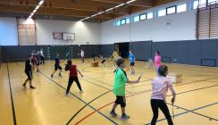 Badminton: Über 100 Eschenburger Kinder lernen Badminton kennen