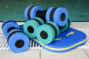 Aquafitness-Hanteln fr Training am Schwimmbeckenrand